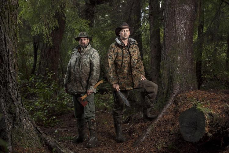 De første, der finder hinanden, efter at den ene har vandret 15 stridbare  kilometer, er brødrene Chris (tv.) og Brody. Efter fem dage.  A & E Television