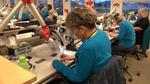 ’Montricepigernes kamp' følger de 120 ufaglærte, der mister deres job, fordi produktionen flytter til Polen. DR Dokumentar
