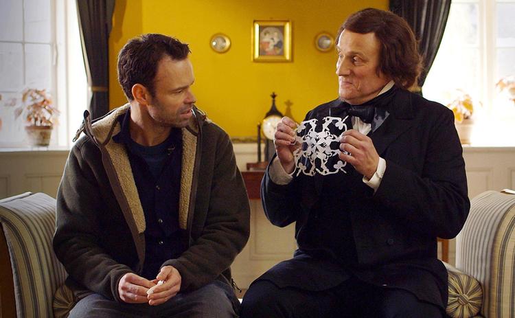 DR’s nye litteraturprogram, hvor standupkomikeren Mick Øgendahl opsøger en række af Danmarks største forfattere, har på forhånd fået kritik for at lefle for kulturløsheden. Men på onsdag kan man selv tjekke, om der er bund i kritikken, når Øgendahl aflægger visit hos programrækkens første forfatter, H.C. Andersen (spillet af Rasmus Botoft).  DR