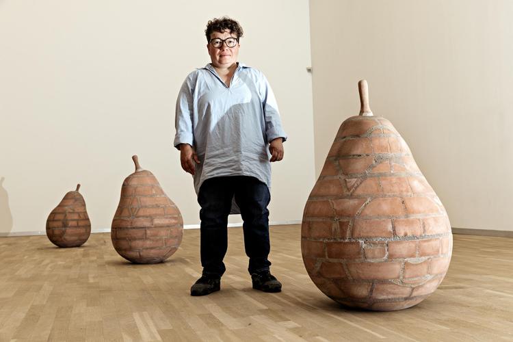 Judith Hopfs kæmpestore pærer vejer omkring 500 kilo stykket. Jacob Ehrbahn/POLFOTO