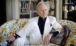 Allerede som ung  reporter gik Tom Wolfe i skræddersyede  jakkesæt, og han blev især kendt for altid at gå i hvidt jakkesæt med vest i den bedste sydstatsstil, selv om han naturligvis boede i New York – i en kolossal lejlighed.   Arkivfoto Bebeto Matthews / Ritzau Scanpix
