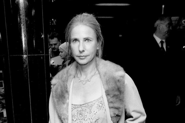 Lionel Shriver er kendt for romanen 'We Need to Talk About Kevin', som også er filmatiseret. Hendes seneste roman 'The Mandibles' er en dystopisk roman om USA og et af sidetemaerne er indvandring. Det har fået hendes svenske forlægger til at trække sig fra samarbejdet.  /AP