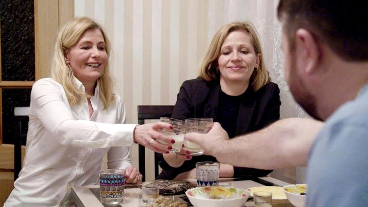 Anna Libak (tv.) og Marie Krarup var engang gode venner. Men så kom Putin imellem dem. DR