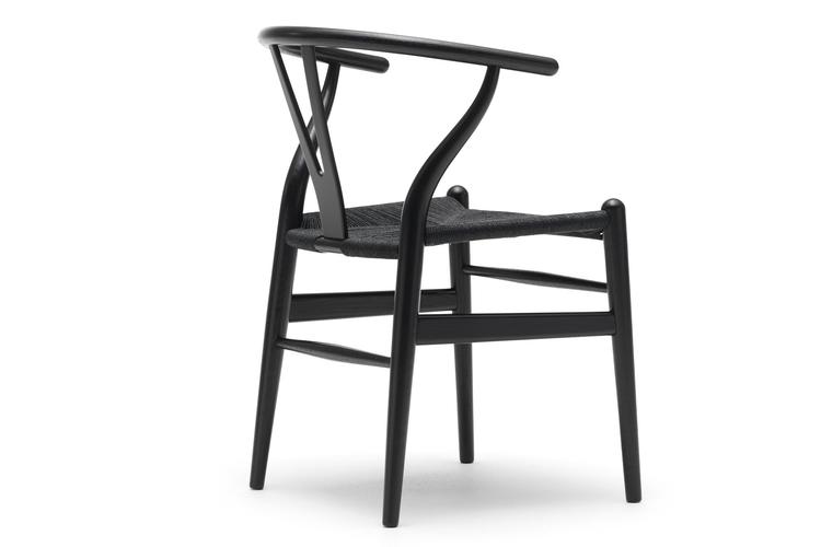 Carl Hansen & Søn er bedst kendt for Hans J. Wegners Y-stol. Pr-foto
