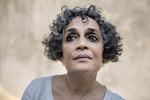 Arundhati Roy er ikke bleg for at sige sin mening - heller ikke når det gælder en ikonisk figur som Mahatma Gandhi. Han er ikke, som man tror i Vesten, de fattiges forbillede, siger Roy: »Du vil aldrig finde et billede af Gandhi hos en fattig«. Emma Sejersen