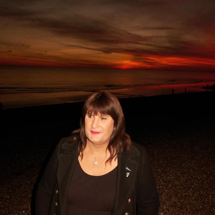 Sophie Cook har lagt arbejdet som fotograf for bl.a. Premier League-klubben Bournemouth og punkrockbandet The Libertines på hylden til fordel for en karriere som politiker.  Rasmus Weng Karlsen