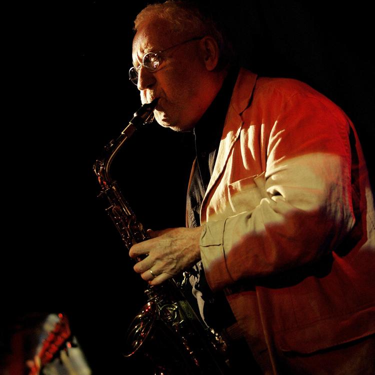 Lee Konitz fotograferet ved en tidligere lejlighed i Copenhagen Jazz House. Denne gang spiller han i Montmartre. 

 Finn Frandsen (arkiv)/POLFOTO