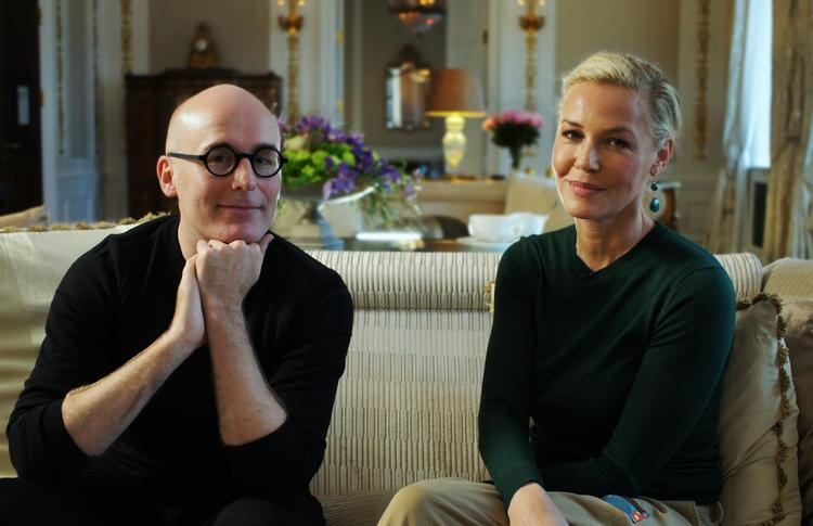 Chris Pedersen taler med forskere og kendisser for at finde ud af, hvad vi er så gode til i Danmark. Her skuespiller Connie Nielsen. Foto Jesper Skaaning