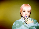 Lily Allen er ude med et album, hvor hun taler om,  hvordan det føles at kende sig selv rigtig godt, men være dårlig til at stå ved det tvivlende jeg.   Bella Howard
