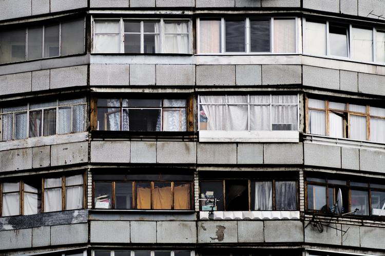 De ni fortællinger i 'Mesopotamien’ skildrer livet i den østlige ukrainske storby Kharkiv, hvor grå beton ligger spredt ud over hele byen, og der næsten intet håb er.   Magnus Holm/POLFOTO