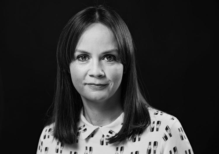 Maria Månson er uddannet fra film- og medievidenskab og litteraturvidenskab på Københavns Universitet. 