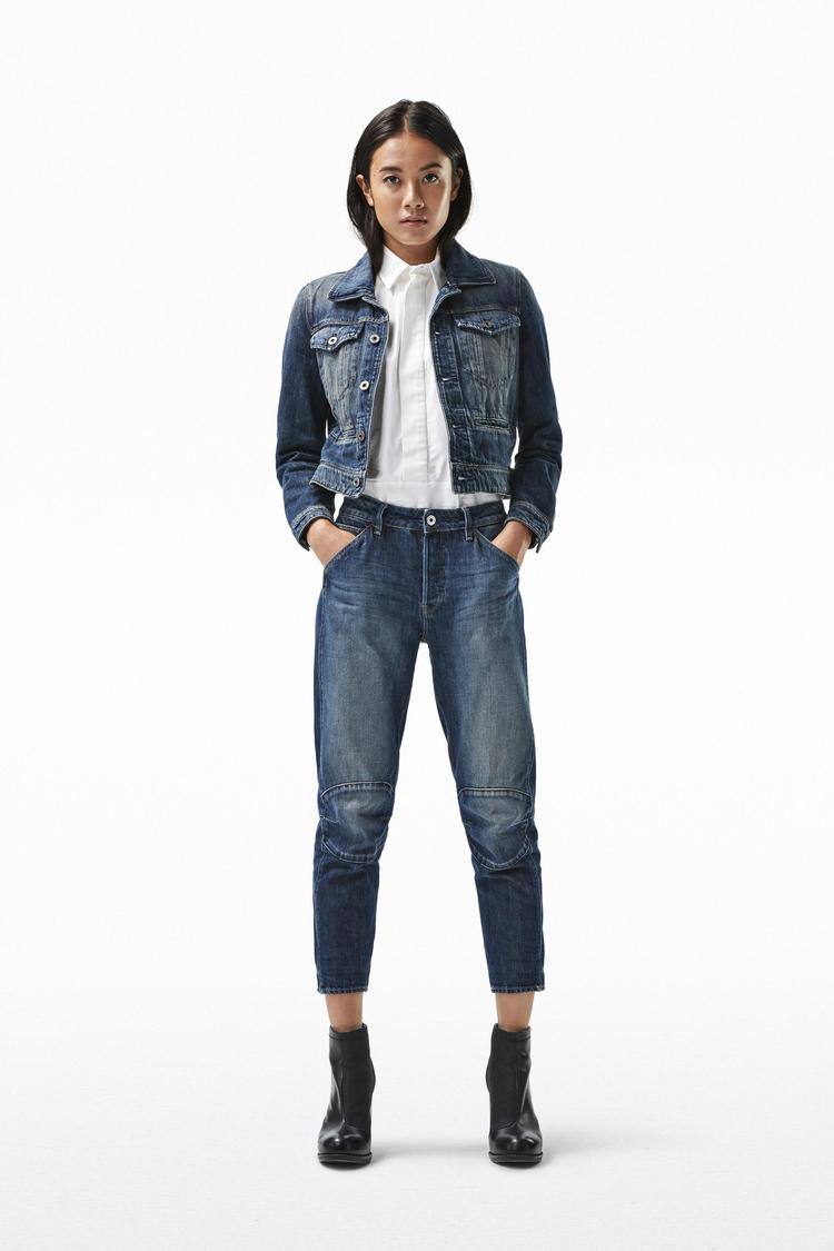 Denim kræver meget vand at fremstille, forarbejde og indfarve, og jeans er derfor en af de helt store skurke, når det handler om modebranchens miljøpåvirkning.   Pr-foto