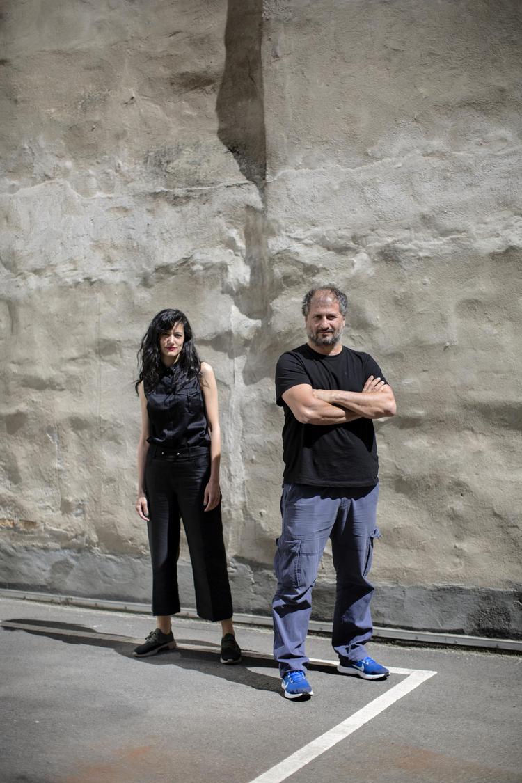 De to tyrkiske filminstruktører Ceylan Özgün Özcelik og Hüseyin Karabey retter en skarp kritik mod udviklingen i Tyrkiet i deres respektive film, der netop har haft premiere i Danmark.
 Andreas Haubjerg