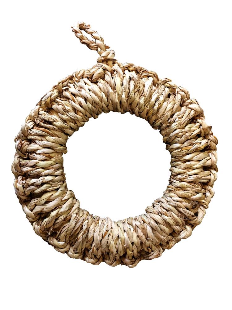 Den japanske bordskåner er fundet i en køkkenbutik i Tokyo, hvor den stod under en stor tung gryde. Hjemme i Danmark har den vist sig mindre praktisk, fordi den er så høj, at tingene rutsjer ned af den, Men den er så pæn og dufter så godt, at den har fået en fast plads på spisebordet.  Lars Hedebo Olsen