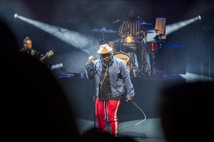 The Roots fyrede op under festen, men gruppen, der er blevet kaldt  hiphops første  rigtige band, er endt som en noget forvokset  musikalsk  størrelse.  Bobby Anwar