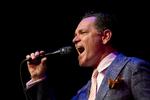 Kurt Elling er en dreven entertainer, hvilket han beviste onsdag aften.  Finn Frandsen 