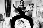 Robin Williams var afhængig af at få folk til at grine, og når man ser de gamle klip, hvor Williams laver stand up comedy og improvisationer, forstår man, hvordan han var en blanding af geni og gal. HBO