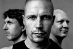 Pianist Esbjörn Svensson i front med Magnus Öström (trommer) og Dan Berglund (bas) i 2005, tre år før Svensson omkom.   ACT/Mattias Edwall