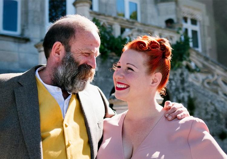 Den britiske tv-kendis Dick Strawbridge istandsætter sammen med sin hustru et fem etager og 45 værelser stort slot.   Pr-foto