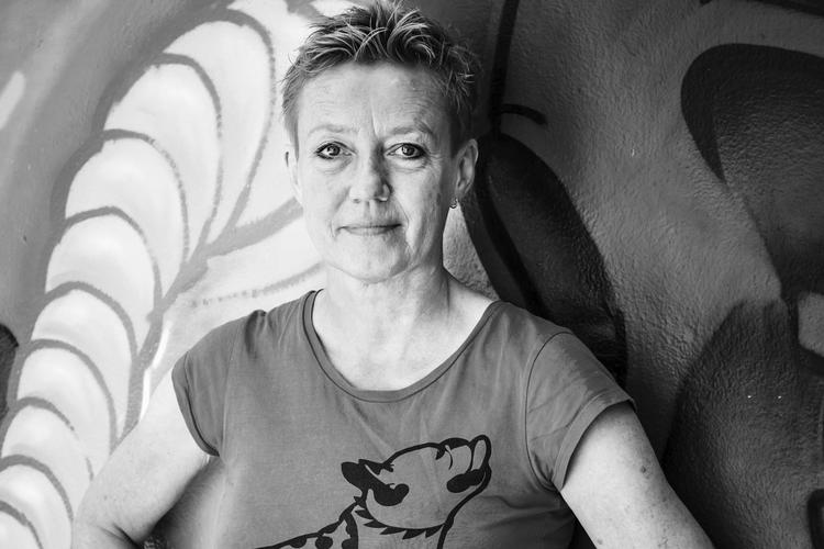 Anne Mette Kærulf Lorentzen er født i 1959. Hun er uddannet arkitekt og har i mange år arbejdet for bl.a. Henning Larsen Architechts. Hun står bag det alternative almene bofællesskab Urbania_cph og er LGBT-aktivist. Pr-foto