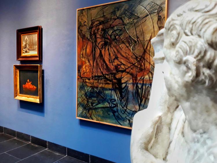 De dansende streger i Francis Picabias maleri 'Olyras' fra 1931 samler sig til kvindeansigter. Værket var en gave til Asger Jorn og kan lige nu ses på J.F. Willumsens Museet i selskab med værker fra Willumsens og Thorvaldsens samlinger. Willumsens Museum