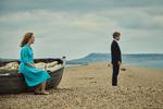 Saoirse Ronan havde en stor rolle i filmatiseringen af Ian McEwans 'Soning', og nu gør hun det igen – denne gang med hans bog 'On Chesil Beach'. 
Det nygifte par Florence (Saoirse Ronan) og Edward (Billy Howl) er 
taget på badehotel, men bryllupsnatten ender som en smerteligt ydmygende affære for dem begge.  Miracle Film