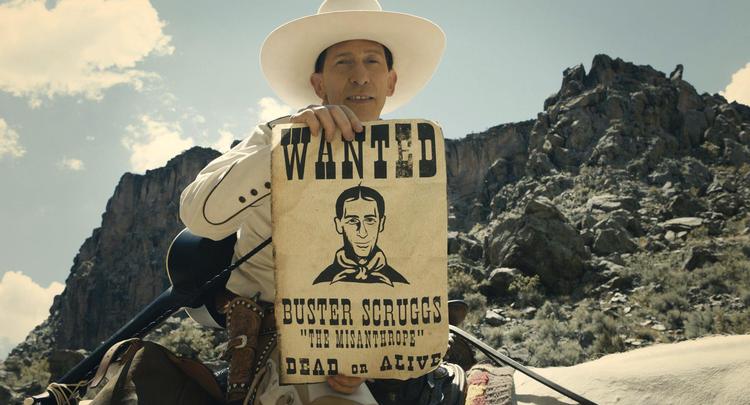 I ’The Ballad of Buster Scruggs’ giver Cohen-
brødrene en næsten surrealistisk opvisning i western-
mytologiske floskler. Tim Blake Nelson er skøn i titelrollen som den syngende revolvermand Buster Scruggs.
 Netflix