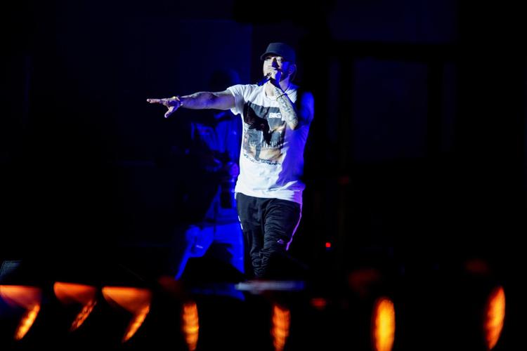 Det siges, at hævn er den bedste medicin. Eminems hævntogt mod alle, der har rakket ham ned, har i hvert fald gjort ham skarp igen. Ligesom han var på årets Roskilde Festival.  Thomas Borberg/POLFOTO