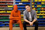'Magic for Humans'  på Netflix byder på bundsympatiske tryllerier fra Justin Willman. Pr-foto Netflix