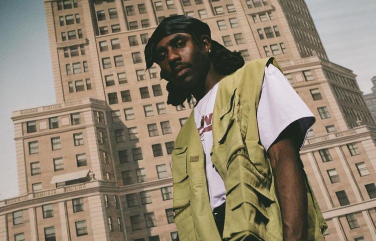 På sit nye album spejler Dev Hynes alias Bood Orange sin barske opvækst i det østlige London, i den  brutale politiske retorik fra USA til det queer-miljø, han er en del af.   Pr-foto Nick Harwood