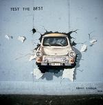 Berlin kom, som  Trabanten her fra East Side Gallery,  gennem Murens fald og fik sin egen  dramatiske historie i 1990'erne, hvor  byen forvandlede sig til europæisk  hovedstad for åbenhed og tolerance.   