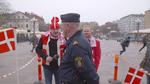 Jan Gintberg og Jonatan Spangs ’Sverige - helt til grin’ lufter og tester svenske og danske fordomme om naboen på sjov og også noget bøvet vis.   DR
