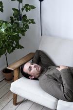 Nikolaj Steenfatt har arvet sin Wegnersofa fra sin mormor.

 Louise Herrche Serup