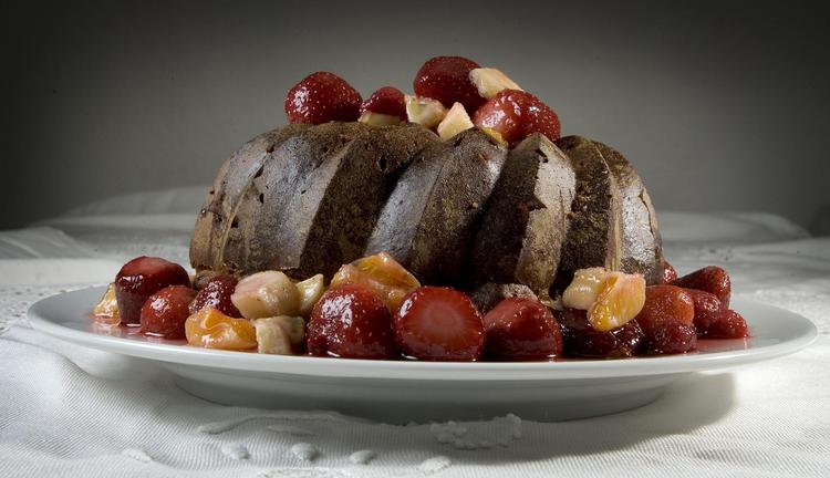 Skulle Lars Bjerregaard deltage i et fiktivt middagsselskab ville han vælge 'Babettes gæstebud', hvis menu slutter med Baba au Rhum med frisk, glaseret frugtsalat. Arkivfoto: Jens Dresling