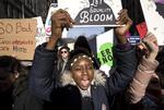 På årsdagen for Donald Trumps tiltrædelse som Amerikas præsident blev der afholdt demonstrationer over hele USA mod præsidentens holdning til immigration, kvinders rettigheder mm. Craig Ruttle/AP