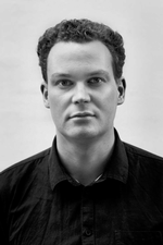 »Nu er det jo heller ikke, fordi jeg mener, at Caspar Eric eksempelvis er en selvoptaget forfatter, men der er dele af hans værker, jeg anser som selvoptagede« Pr-foto