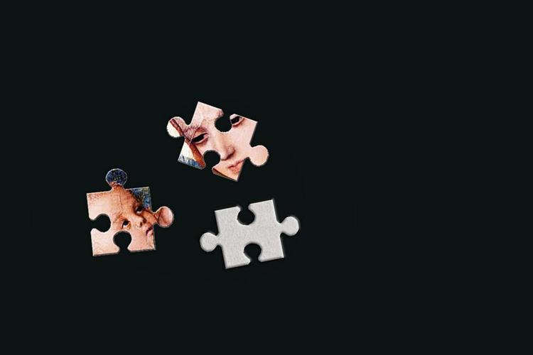 En moder og et barn kigger hinanden i øjnene i maleriet i romanen – og på coveret. Illustration Fra bogforsiden