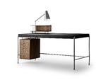 Da Bo Bedre, Costume Living og Boligmagasinet uddelte designpriserne Design Awards 2018 i torsdags, fik Arne Jacobsens skrivebord prisen som årets comeback. Kombinationen af læderbeklædt bordplade, stålben og skuffer i gyldent træ gør bordet varmt og imødekommende. Pr