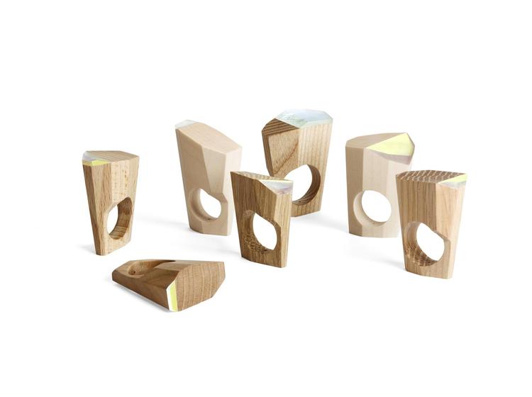 Helle Bjerrums fingerringe indgår i udstillingen ’Smykker’ der kan opleves i Galleri Bærbart i København frem til 12. oktober. Pr