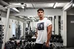 Daniel på 21 er bodybuilder, astrofysiker og nørder om sorte huller. Han fortæller om sin ekstrahøje iq i programmet ’Svært begavet’. DR