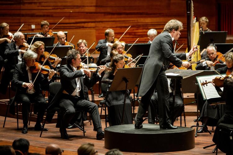 Formidabel.  Tjekkiske Jakub Hrusa har været chefdirigent  i Bamberg siden 2016. Andreas  Haubjerg