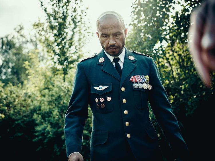 Dar Salim spiller soldaten, der går i krig i underverdenen for den gode sags tjeneste. TV 2