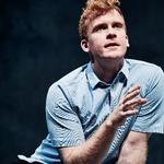 Som Eddy svinger Morten Hee Andersen mellem sanselig fryd og afgrundsdyb skam. Catrine Zorn 