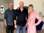 Trio. Hun er den eneste med hår på hovedet og den eneste med noget mellem ørerne, i hvert fald ifølge dagens tv-anmelder. Conny Kaalund O’Carroll/DR