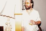 'C'est La Vie' er syvende album - og det første i fem år - fra multiinstrumentalisten Matthew Houck, der er manden bag Phosphorescent. Pladen handler om at blive voksen, forælder, falde dybt - og komme op igen. Pr-foto