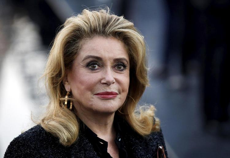 Cathrine Deneuve er for længst blevet en ikonisk skikkelse i den franske filmverden. I år modtager hun æres-Guldløven. Stephane Mahe/Ritzau Scanpix