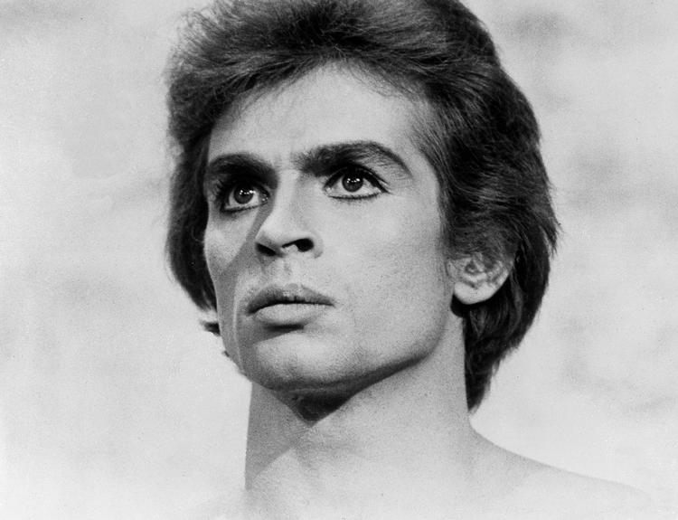 Rudolf Nurejev blev stjernen i Royal Ballet i London, efter at han var hoppet af Heathrow lufthavn i 1961. 