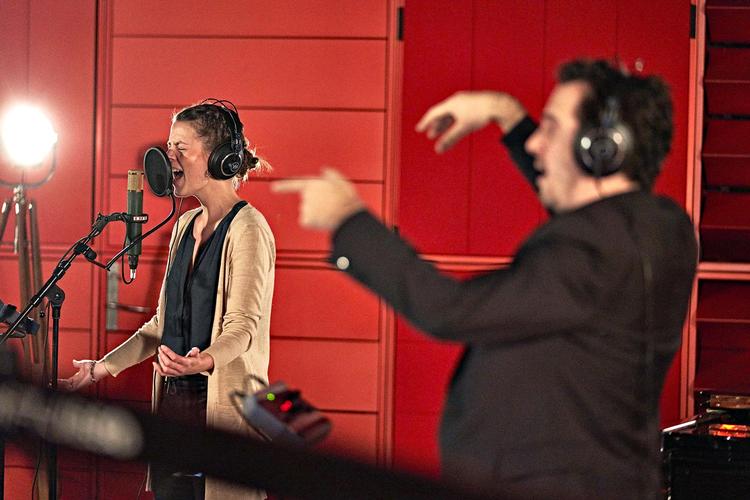DR stiller producere, musikere og studiefaciliteter til rådighed til hjerternes sang. DR