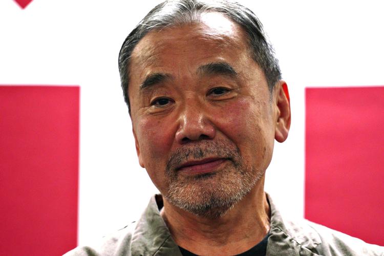 I modsætning til '1084' afslutter Haruki Murakami ikke sin nye bog blafrende i vinden. Eugene Hoshiko, AP