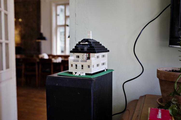 Det perfekte hus på den dyreste villavej i landet danner ramme for Lotte Kaa Andersens fortællinger. Foto: Emma Sejersen Arkivfoto Emma Sejersen